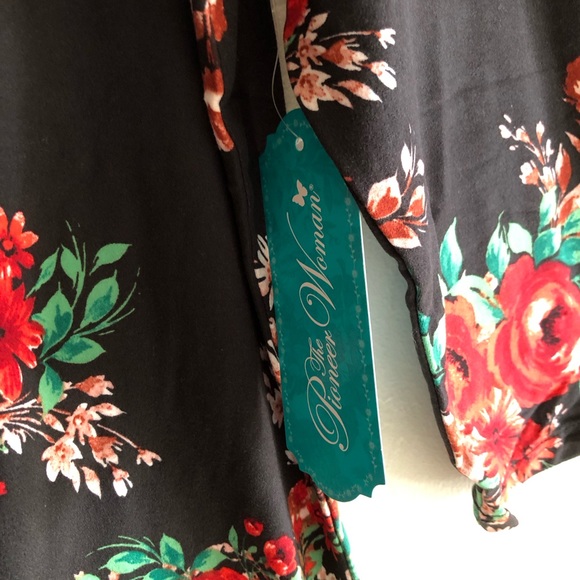 THE PIONEER WOMAN Top Size Medium Semi Loose 3/4 Sleeves Floral New - Picture 4 of 9